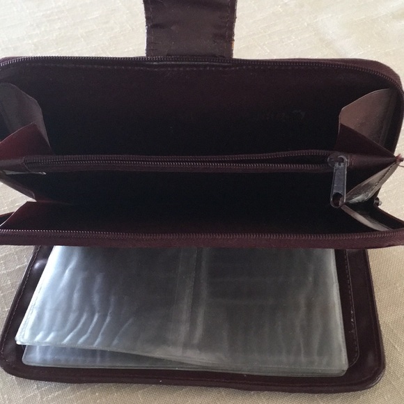 Vintage Burgundy Leather Zippered Wallet - Picture 4 of 12
